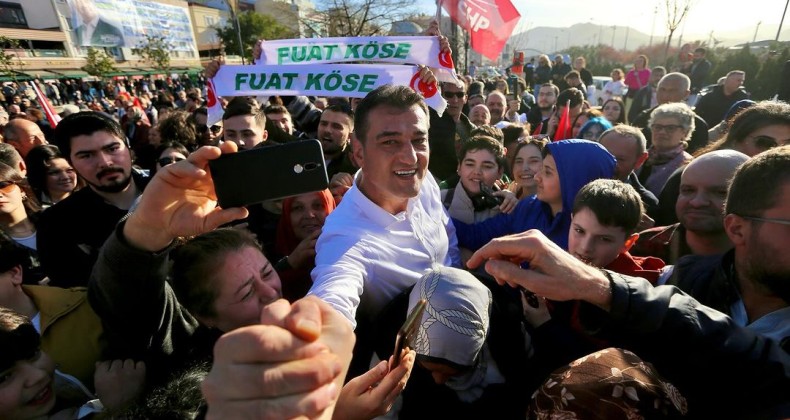 Cumhuriyet Halk Partisi Giresun Belediye Başkan Adayı Fuat Köse Gazi Caddesi’nde net konuştu. Köse, Giresun halkını sandığa davet ederek, ‘’Açık ara öndeyiz, kazanıyoruz…‘’ sözlerini kullandı