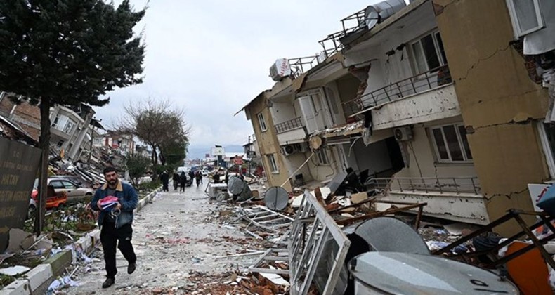 Depremde 48 kişiye mezar oldu! Müteahhit suçu geçmişteki kazaya attı