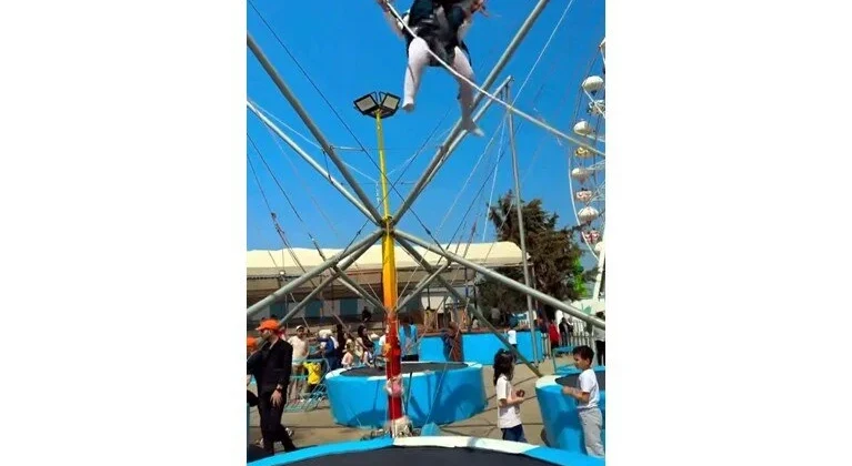 Lunaparkta korku dolu anlar: Trambolinin kemeri açıldı, dakikalarca savruldu!